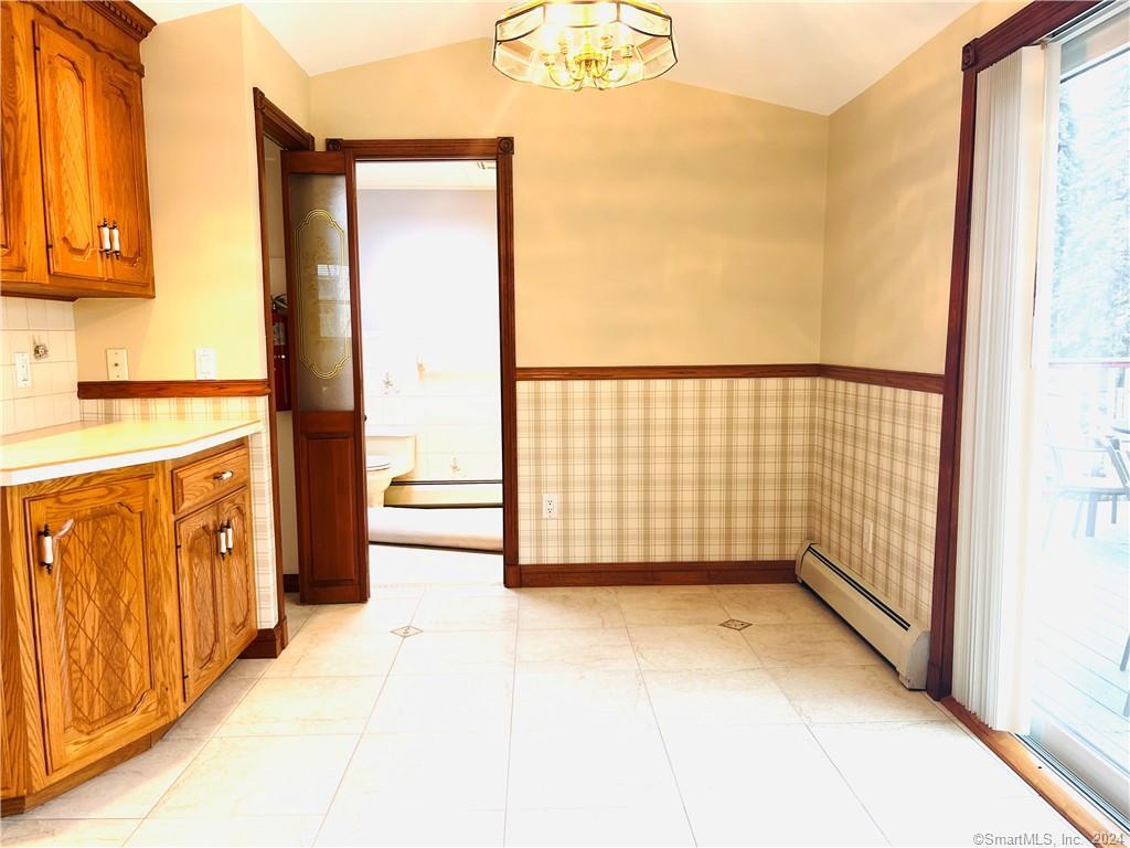 21 Cottage Street, Unit 3 New Haven, CT 06511 - Photo 9 of 26 Breakfast area in kitchen