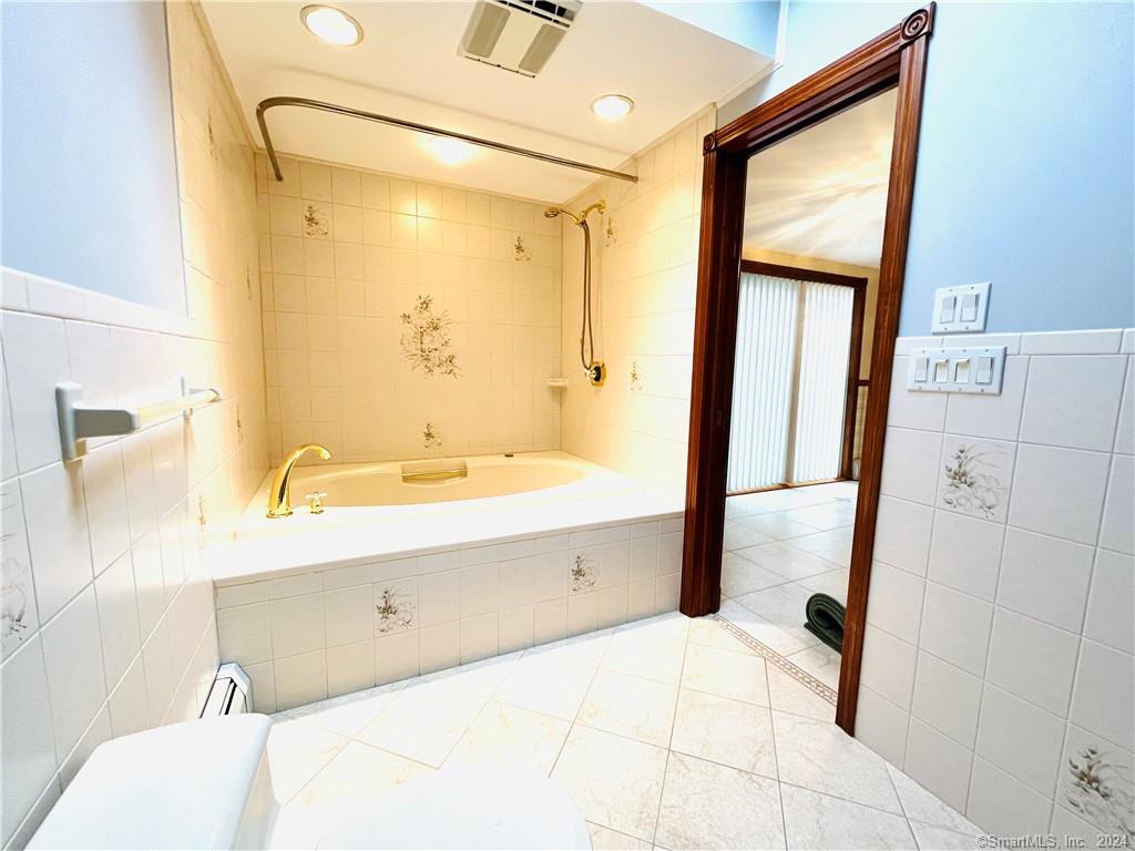 21 Cottage Street, Unit 3 New Haven, CT 06511 - Photo 10 of 26 Full bath-main