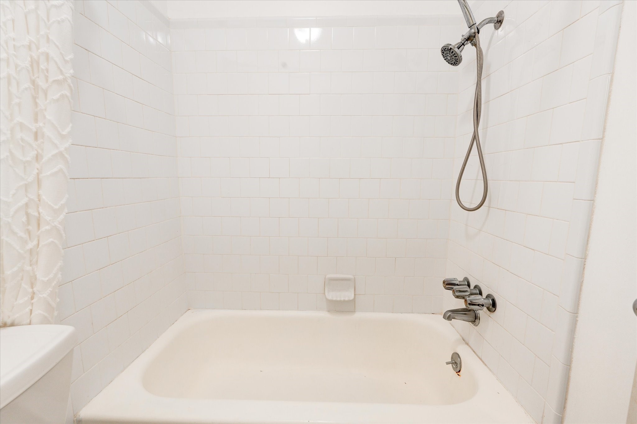 3726 Acorn Run Lane Spring, TX 77389 - Photo 15 of 27 a bathroom with a bath tub with a shower