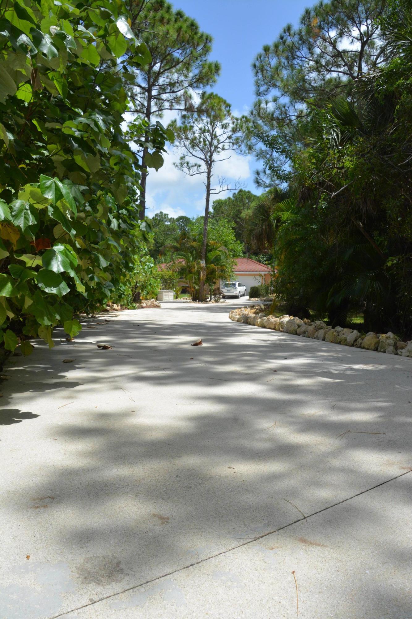 12563 Old Indiantown Road Jupiter, FL 33478 - Photo 8 of 36 Driveway