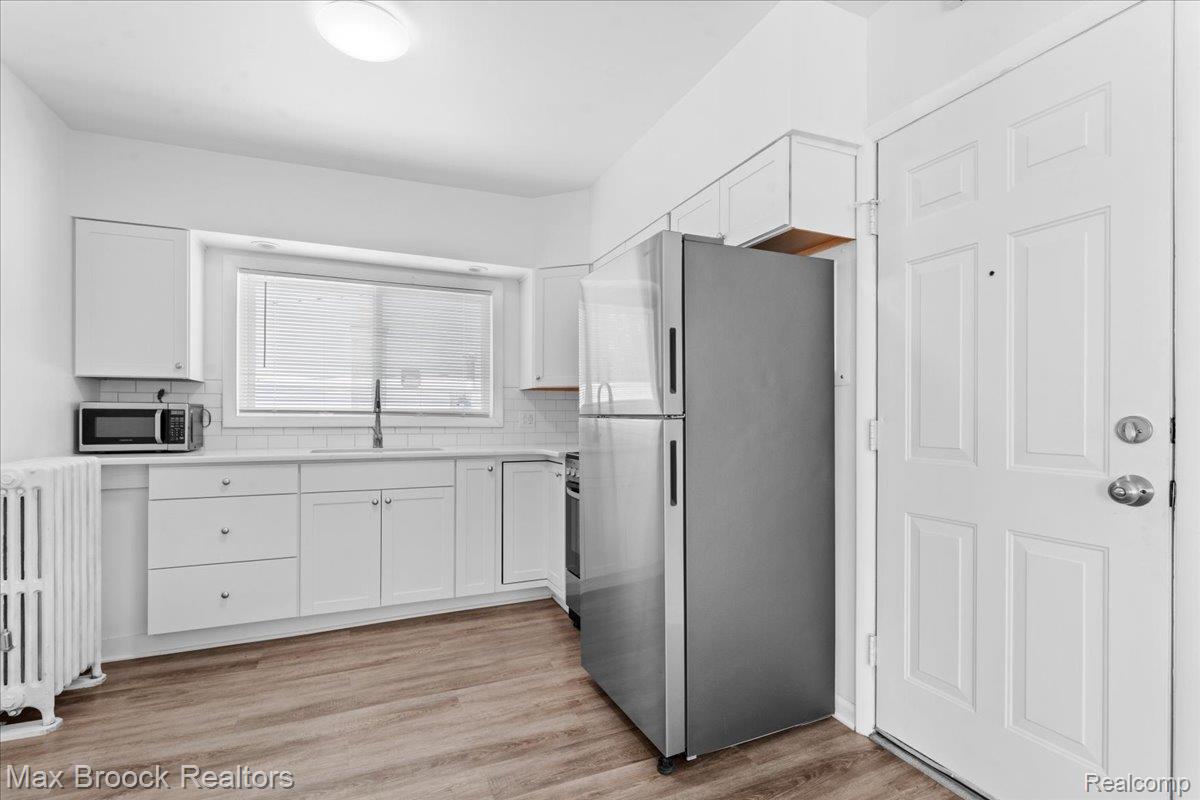 513 West 9 Mile Road, Unit 1 Hazel Park, MI 48030 - Photo 8 of 21 Updated kitchen with new stainless steel appliances