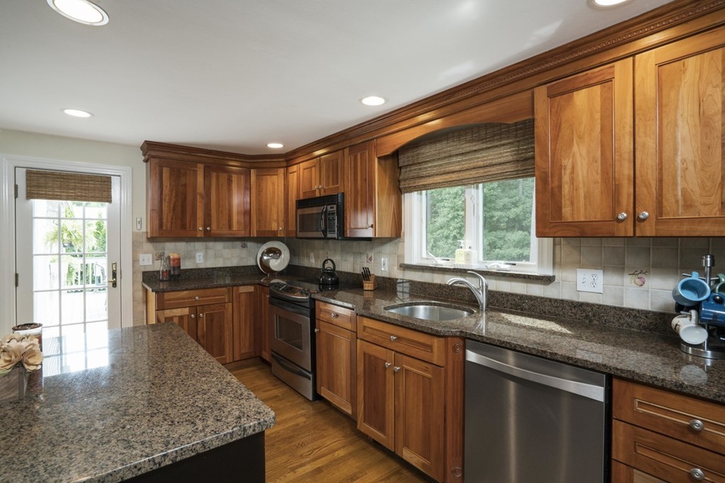 27 Spring Street Hanover, MA 02339 - Photo 3 of 30 Gallery Image 3