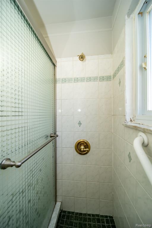 8233 Stephens Center Line, MI 48015 - Photo 27 of 48 Gallery Image 27