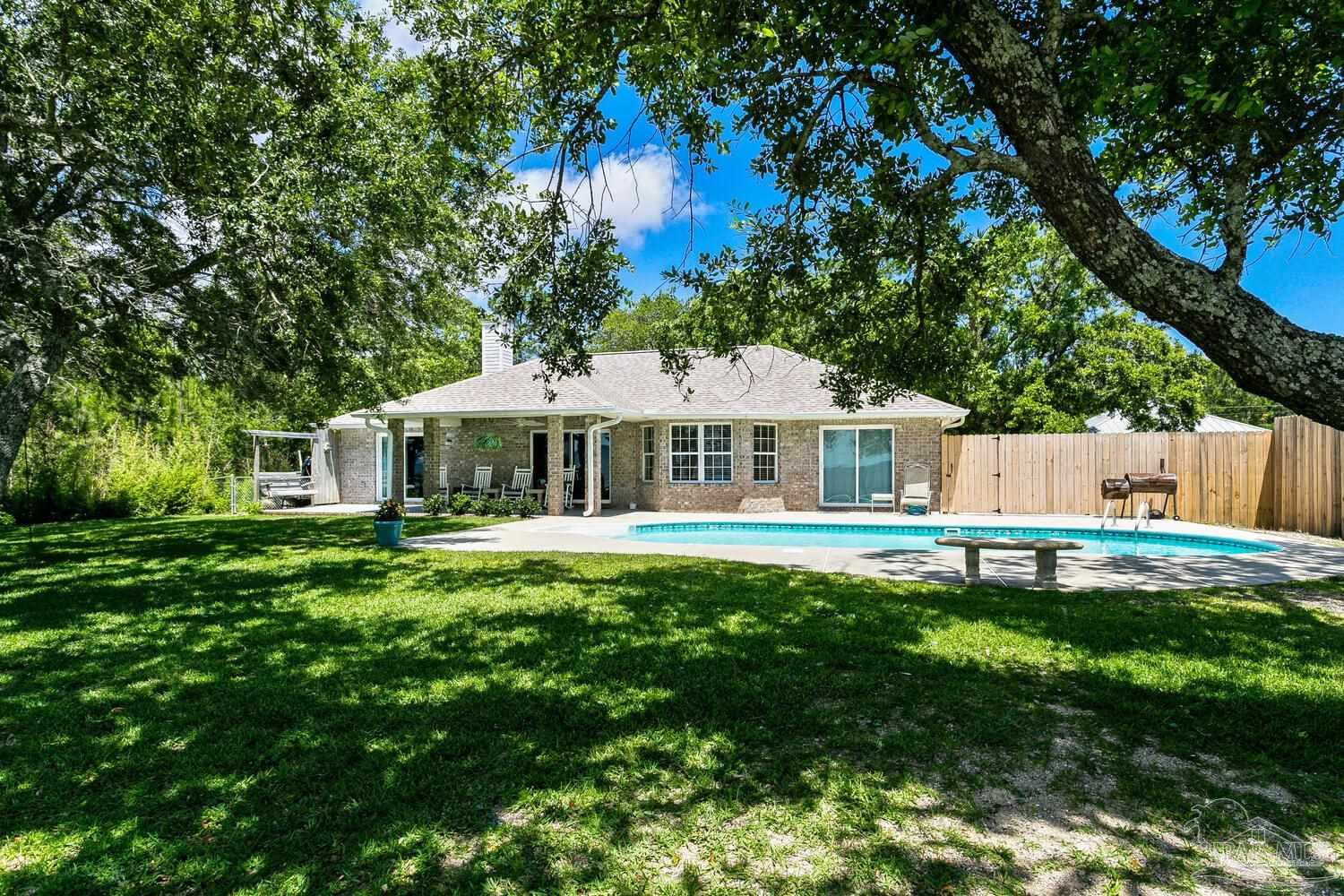 873 Dolphin Road Milton, FL 32583 - Photo 4 of 39 Gallery Image 4
