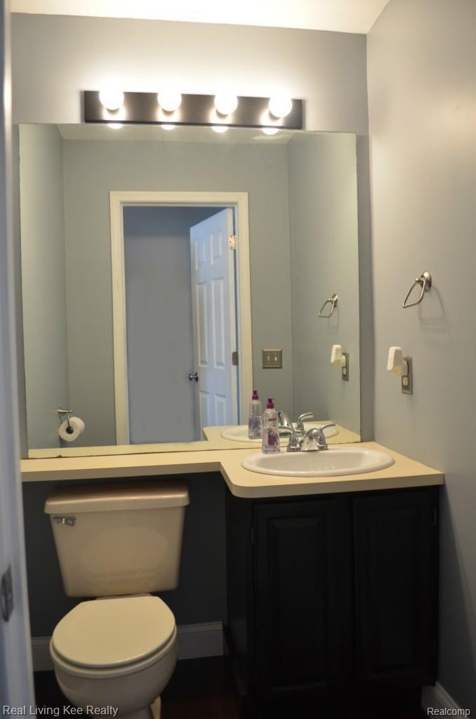 2035 North Fairview Lane Rochester, MI 48306 - Photo 10 of 35 Half Bath_edited.jpg