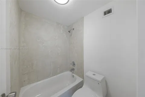 $2,100 | 100 Lincoln Road, Unit 626, Miami Beach, FL 33139