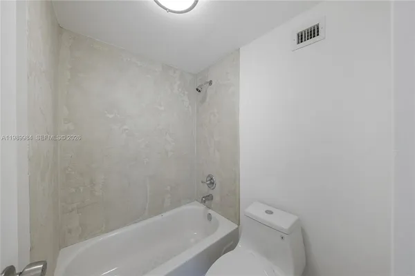 $2,100 | 100 Lincoln Road, Unit 626, Miami Beach, FL 33139