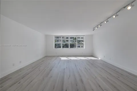 $2,100 | 100 Lincoln Road, Unit 626, Miami Beach, FL 33139