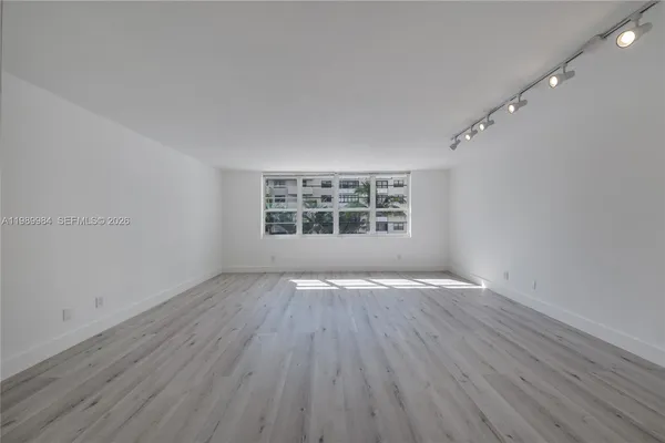 $2,100 | 100 Lincoln Road, Unit 626, Miami Beach, FL 33139