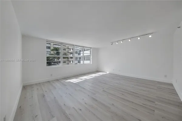 $2,100 | 100 Lincoln Road, Unit 626, Miami Beach, FL 33139
