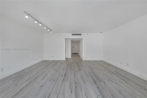 $2,100 | 100 Lincoln Road, Unit 626, Miami Beach, FL 33139