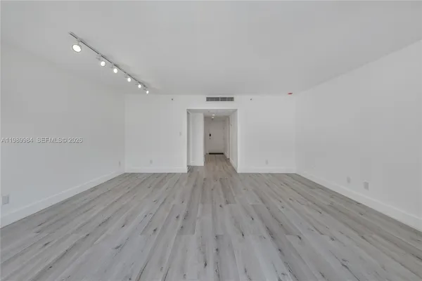 $2,100 | 100 Lincoln Road, Unit 626, Miami Beach, FL 33139