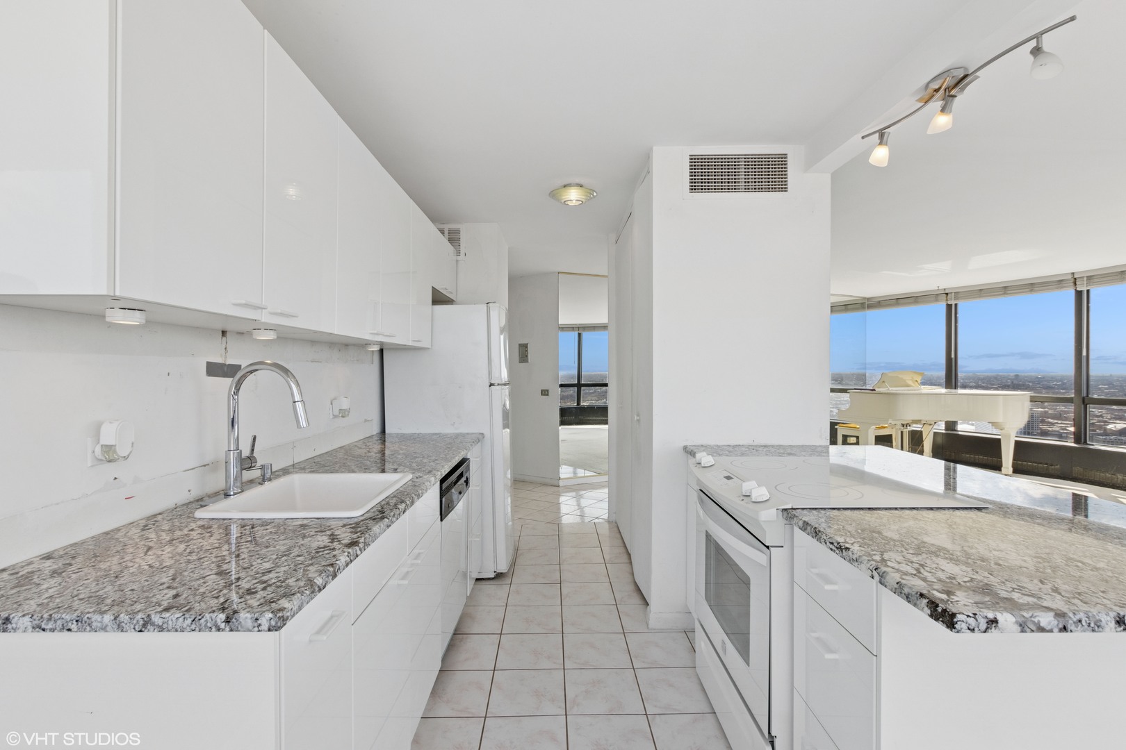 5415 North Sheridan Road, Unit 4911 Chicago, IL 60640 - Photo 11 of 27 Gallery Image 11