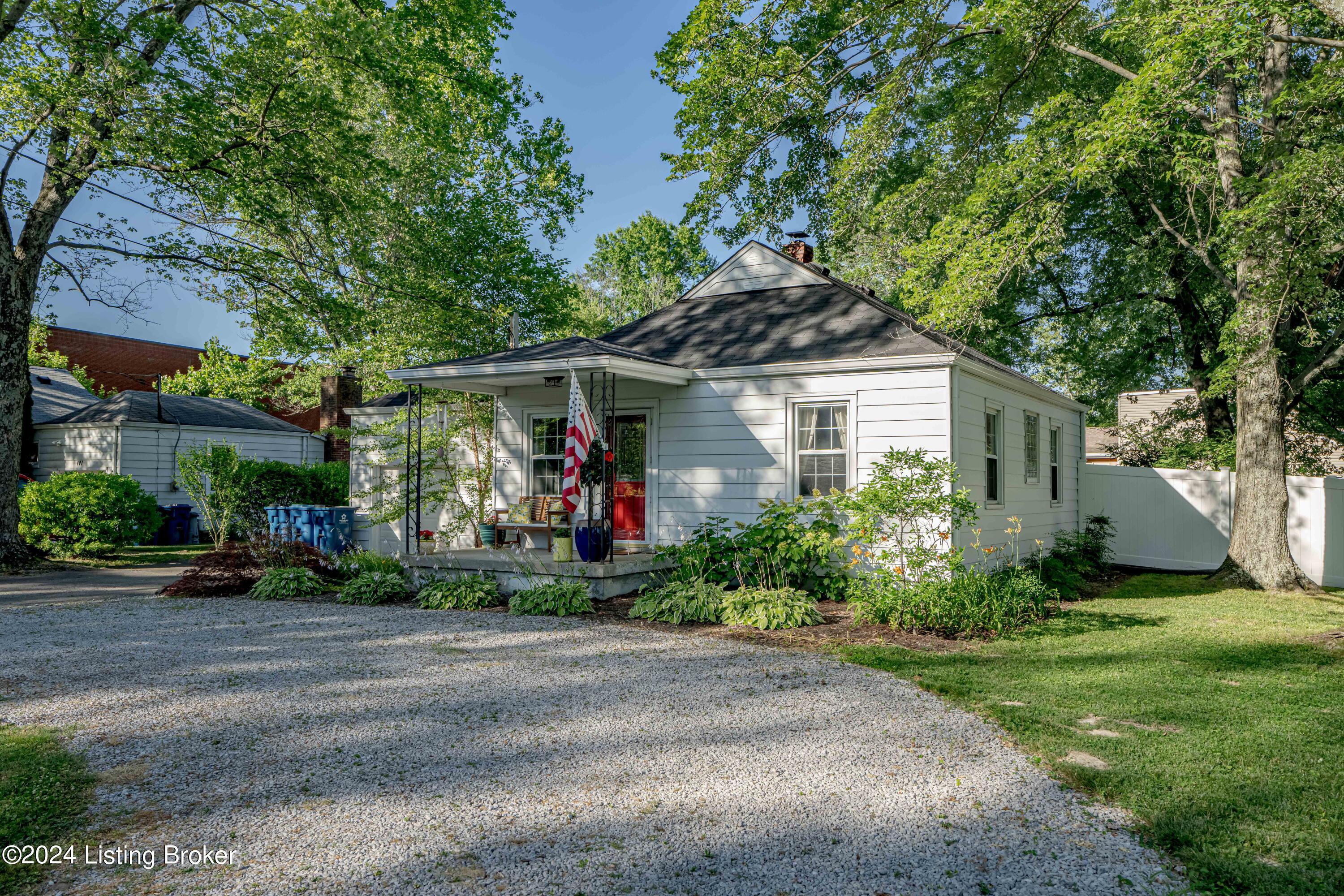 405 Evergreen Road Louisville, KY 40223 - Photo 5 of 55 DSC07974