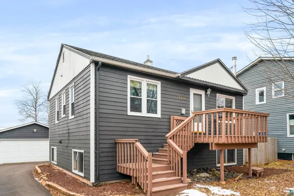 $2,300 | 5116 Ivanhoe Street, Duluth, MN 55804