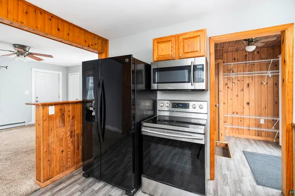 $2,300 | 5116 Ivanhoe Street, Duluth, MN 55804