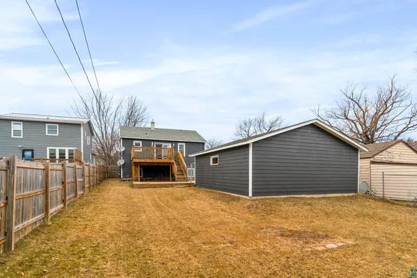 $2,300 | 5116 Ivanhoe Street, Duluth, MN 55804