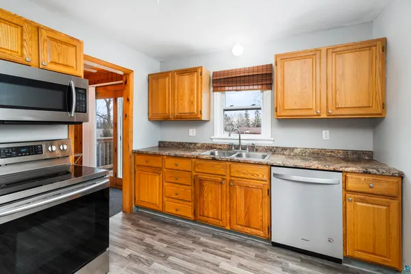 $2,300 | 5116 Ivanhoe Street, Duluth, MN 55804