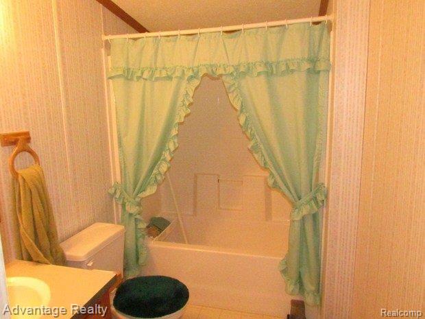 1192 Wadhams Road St. Clair, MI 48079 - Photo 15 of 18 Main Bath.JPG