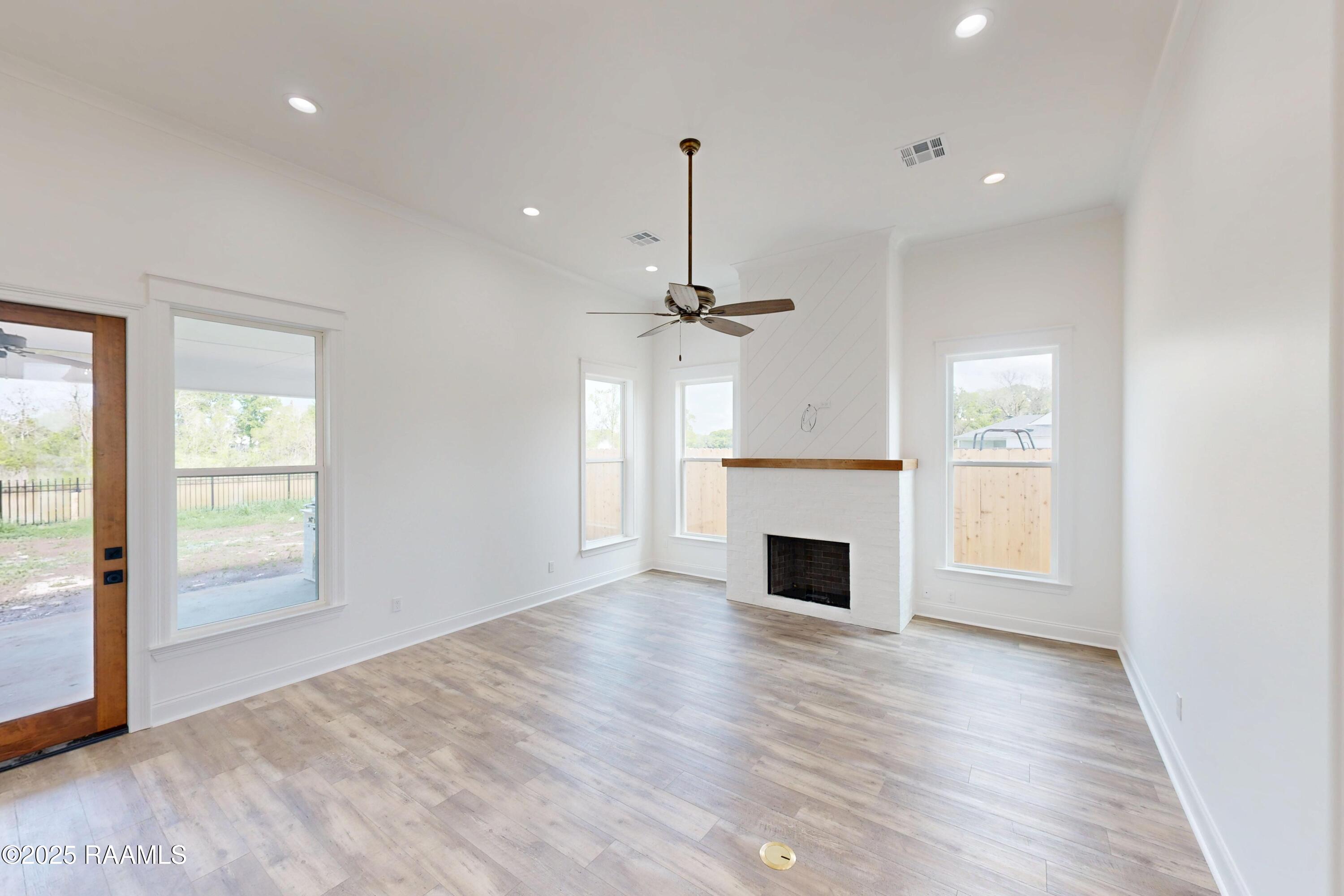 407 Whispering Meadows Road Broussard, LA 70518 - Photo 3 of 20 Living Room