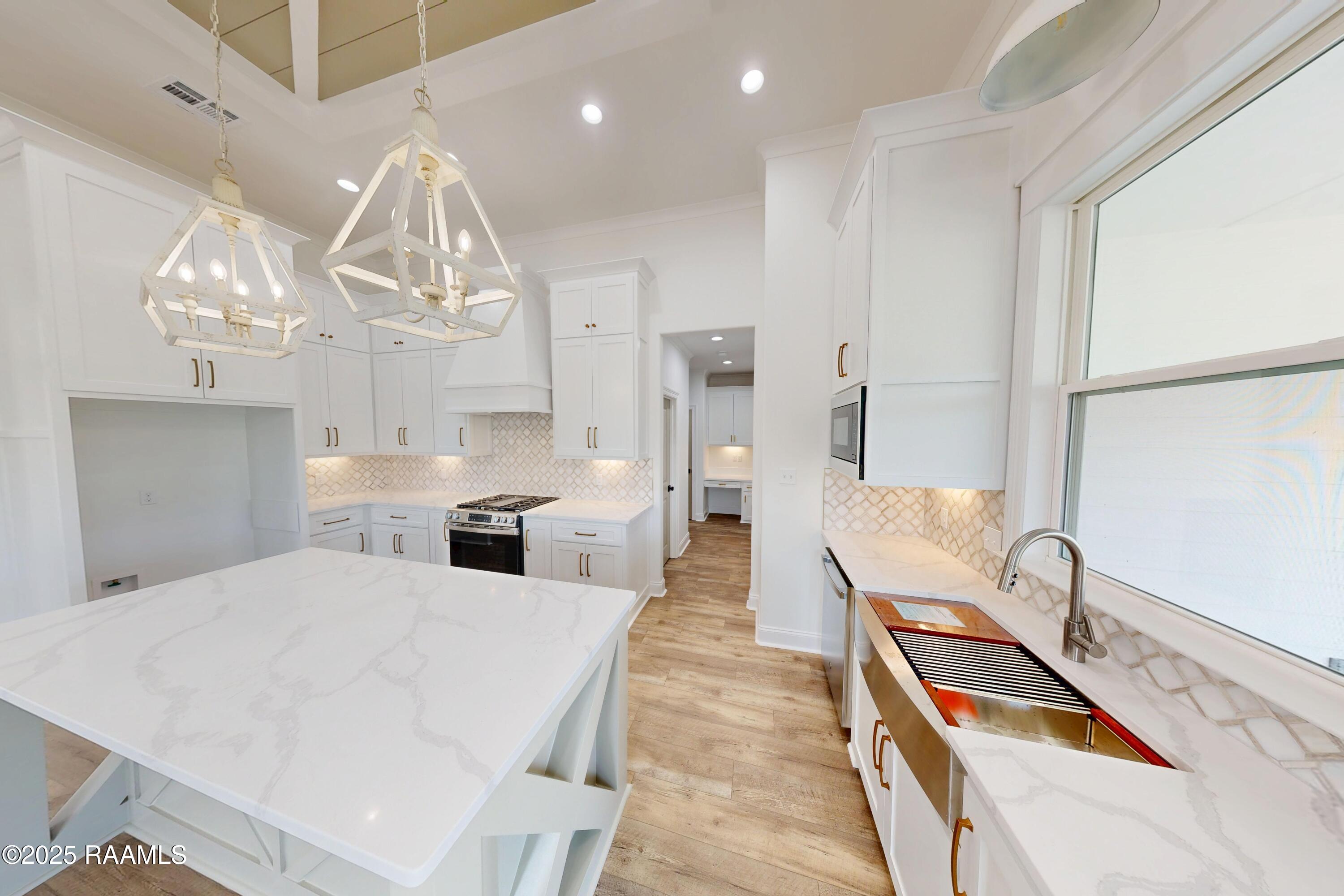 407 Whispering Meadows Road Broussard, LA 70518 - Photo 5 of 20 Kitchen