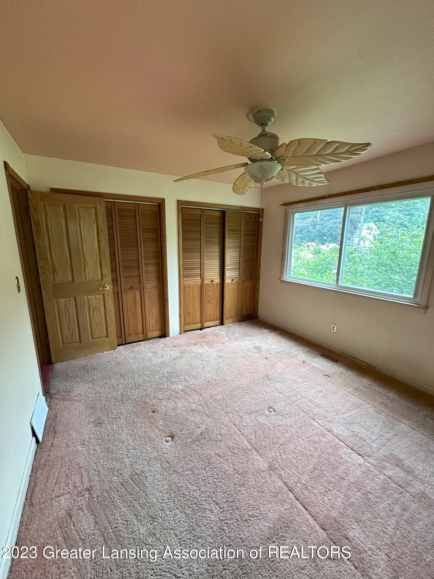 811 Bretton Road Lansing, MI 48917 - Photo 8 of 11 811 bed 2