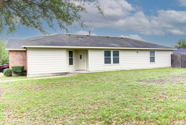 $1,995 | 205 Mood Lake Drive, Kyle, TX 78640