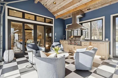 $2,750,000 | 373 Park Street East, Wayzata, MN 55391