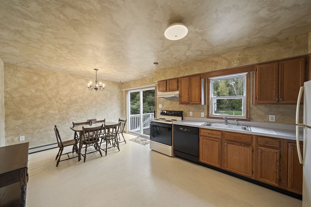 83 Dana Road Oxford, MA 01540 - Photo 4 of 26 Gallery Image 4