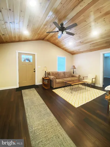 $2,195 | 1978 Leithsville Road, Hellertown, PA 18055