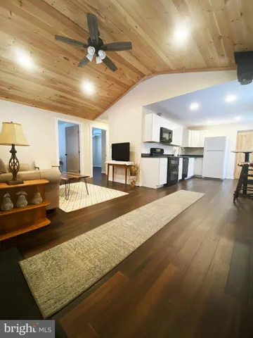 $2,195 | 1978 Leithsville Road, Hellertown, PA 18055