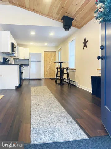 $2,195 | 1978 Leithsville Road, Hellertown, PA 18055