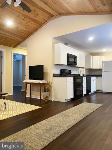 $2,195 | 1978 Leithsville Road, Hellertown, PA 18055