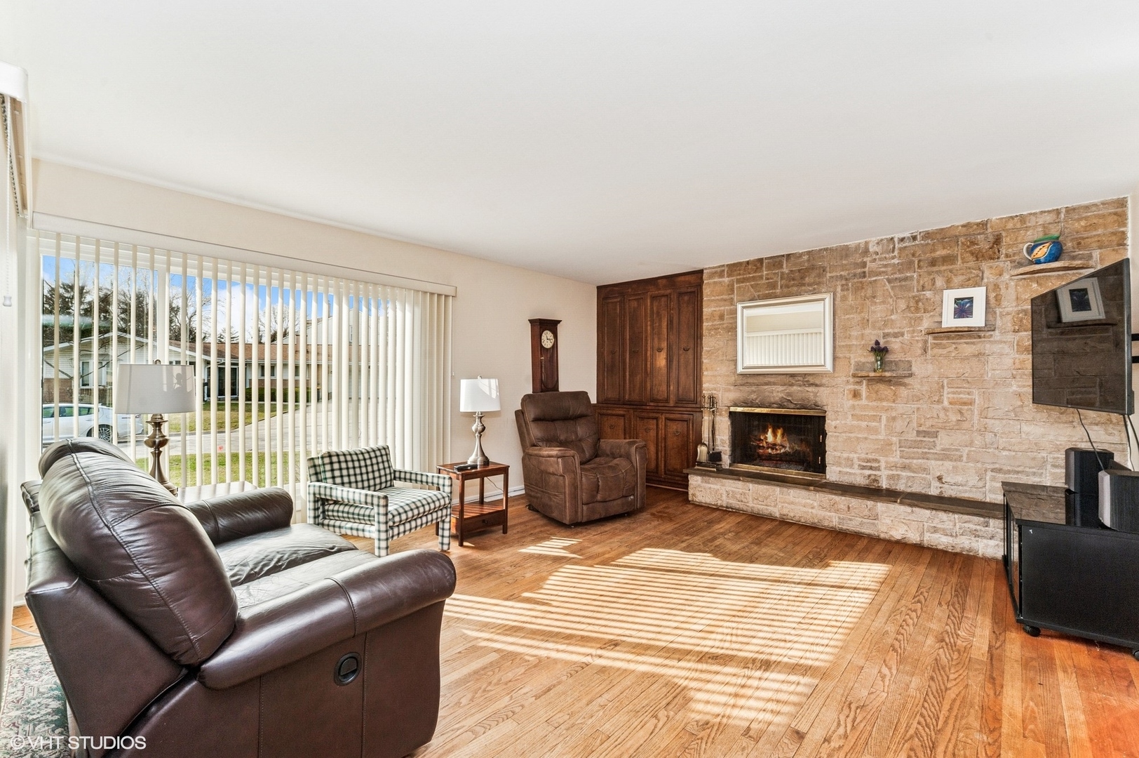 903 Windsor Road Highland Park, IL 60035 - Photo 2 of 15 Gallery Image 2