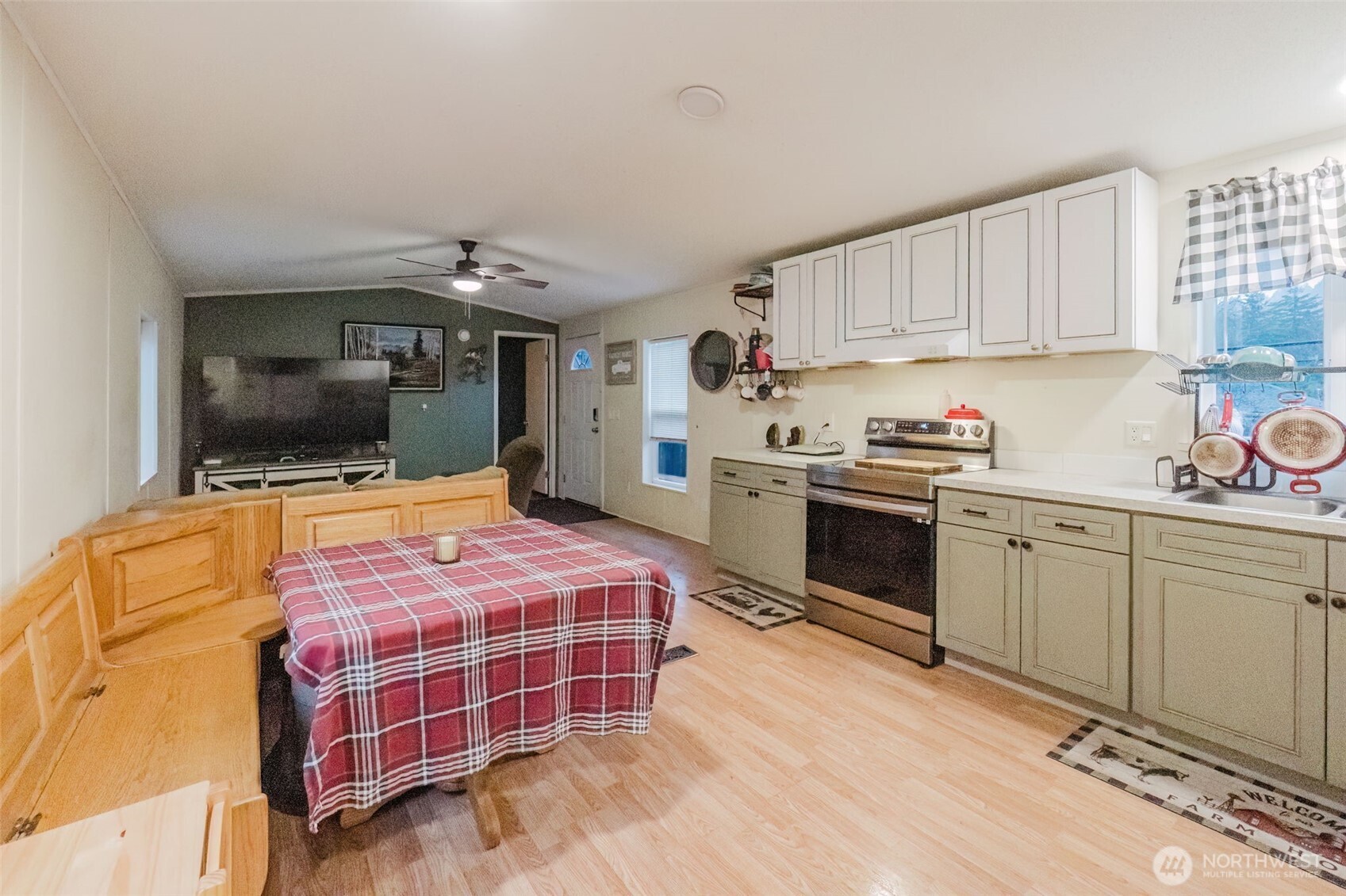 1570 Southeast Pine Road Port Orchard, WA 98367 - Photo 9 of 29