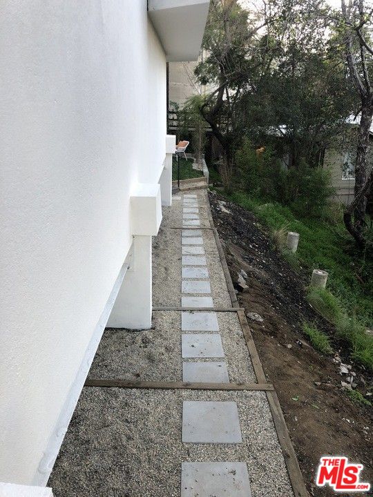 6876 Pacific View Drive Los Angeles, CA 90068 - Photo 28 of 31 a view of a pathway both side of the house