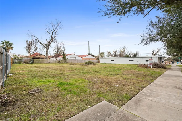 a view of yard with ocean view