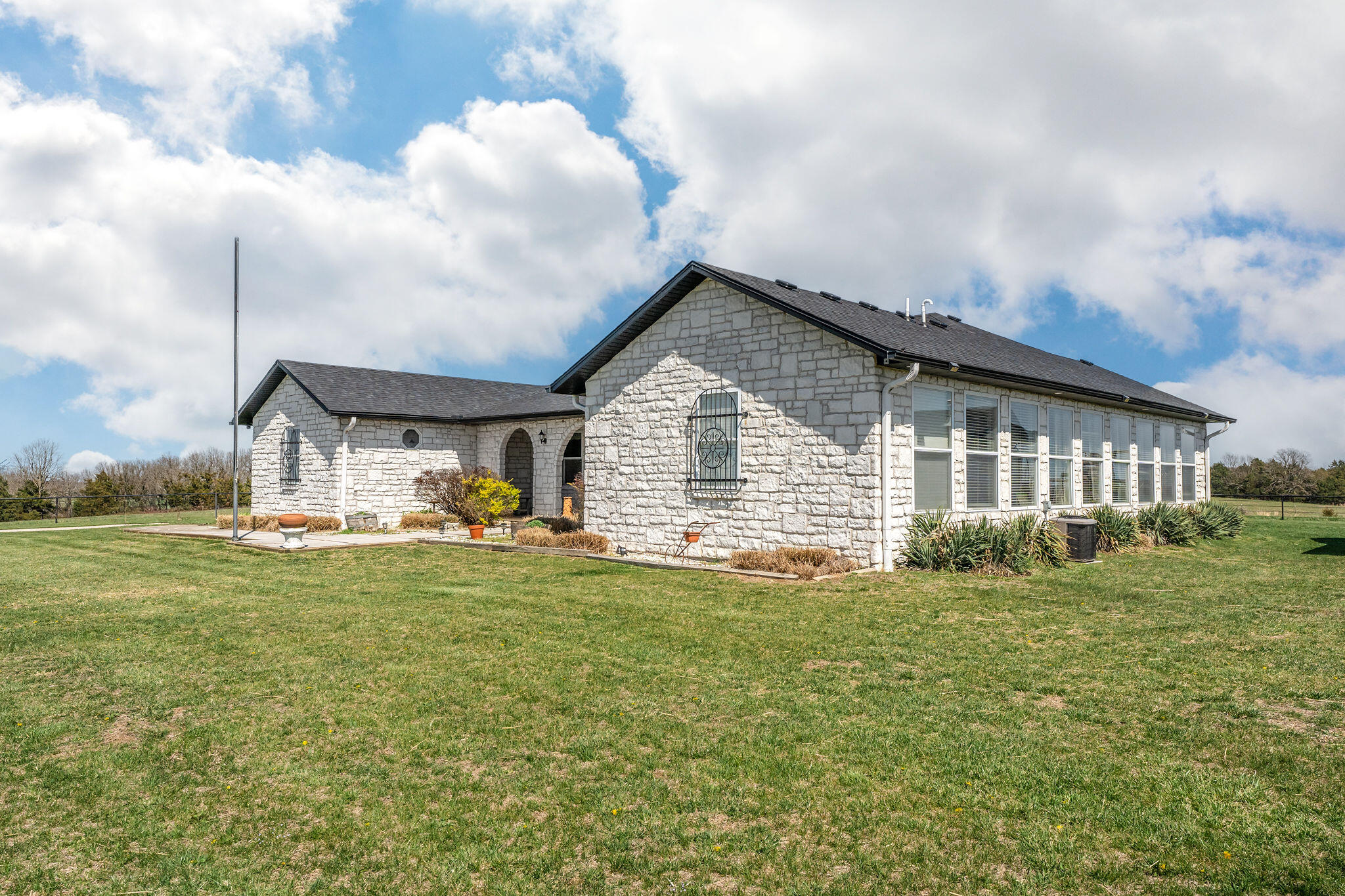 2890 Sand Springs Road Marshfield, MO 65706 - Photo 1 of 1 (c)BRPhoto2890SandSprings-1