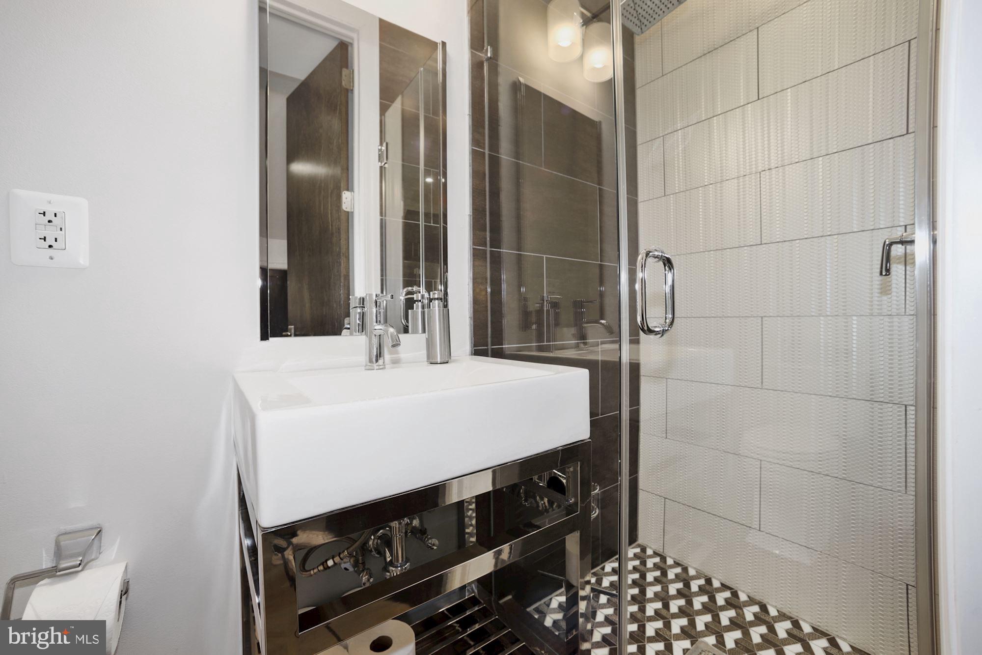 2298 Champlain Street Northwest, Unit B Washington, DC 20009 - Photo 31 of 65
