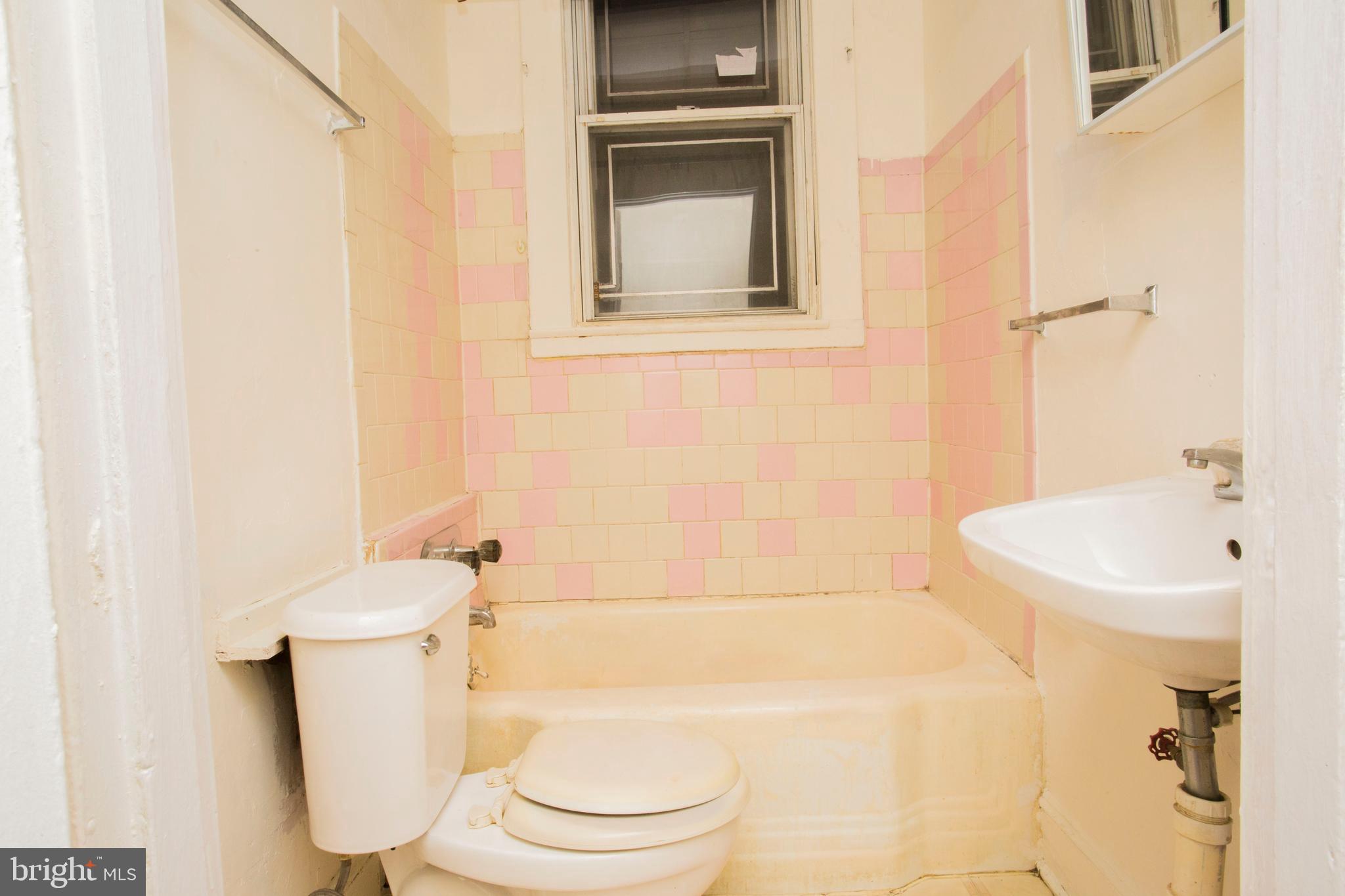2249 Reisterstown Road Baltimore, MD 21217 - Photo 2 of 5 Bathroom