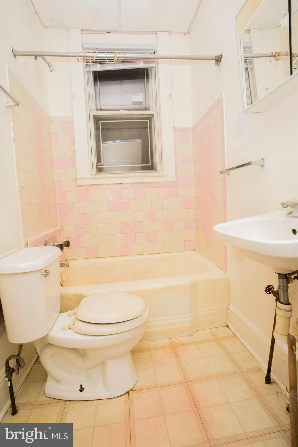 2249 Reisterstown Road Baltimore, MD 21217 - Photo 3 of 5 Bathroom