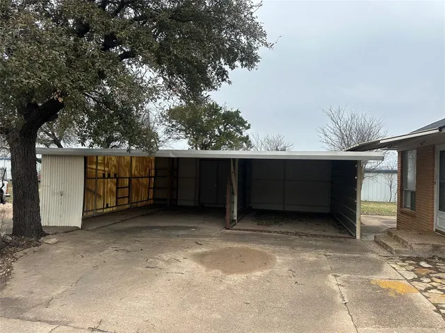 a view of a garage