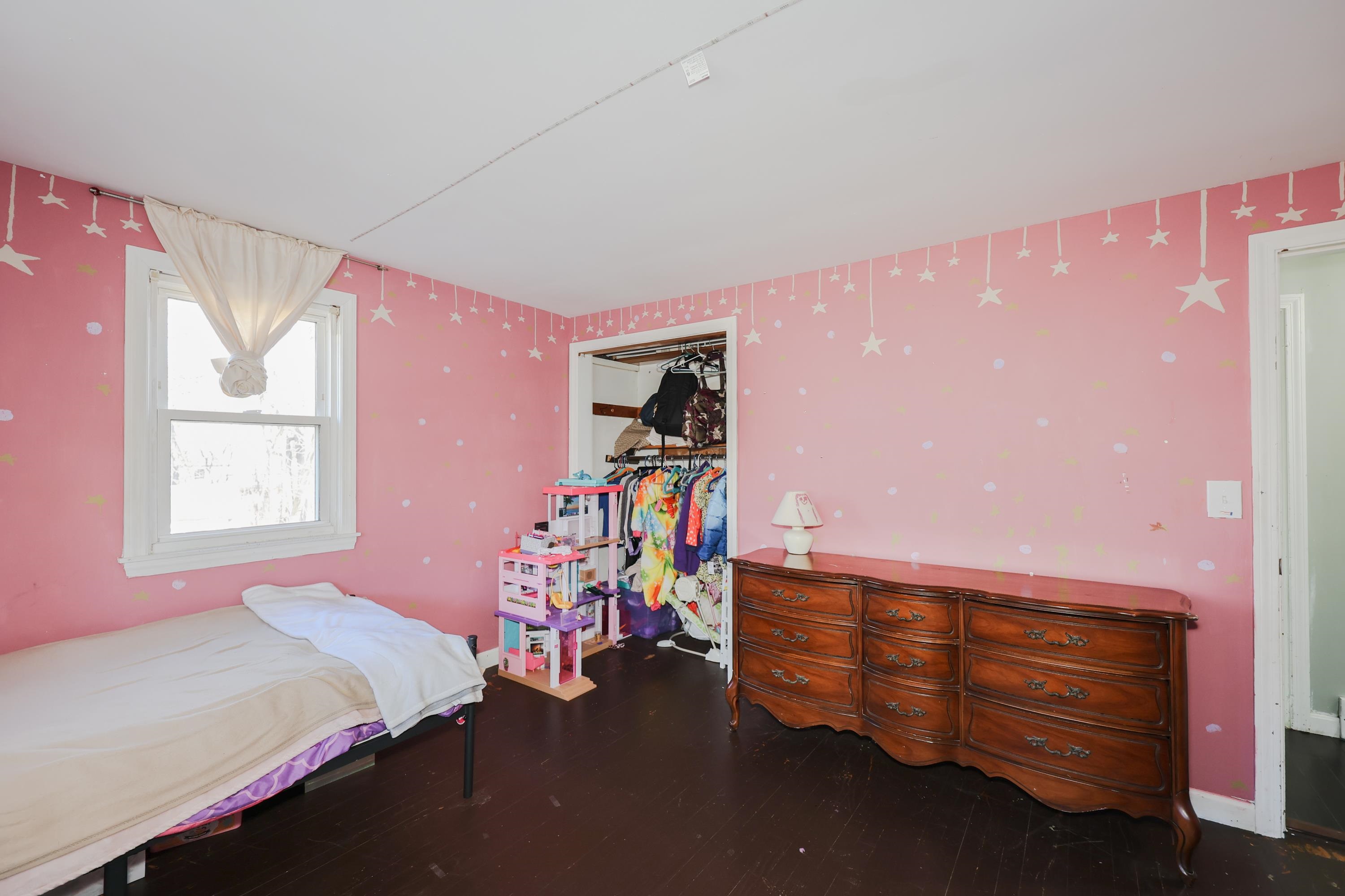 76 Jericho Road Pelham, NH 03076 - Photo 3 of 29