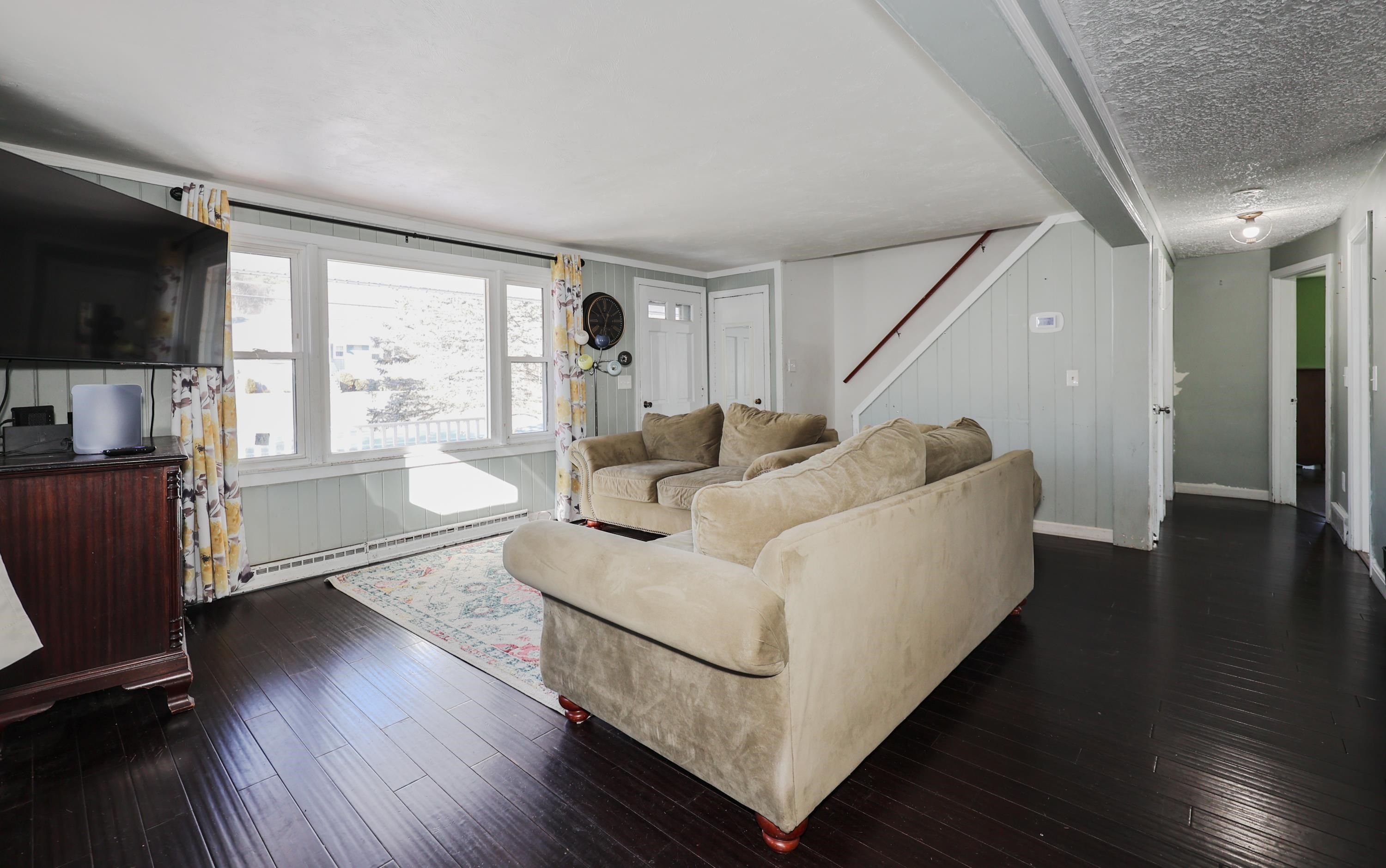 76 Jericho Road Pelham, NH 03076 - Photo 5 of 29