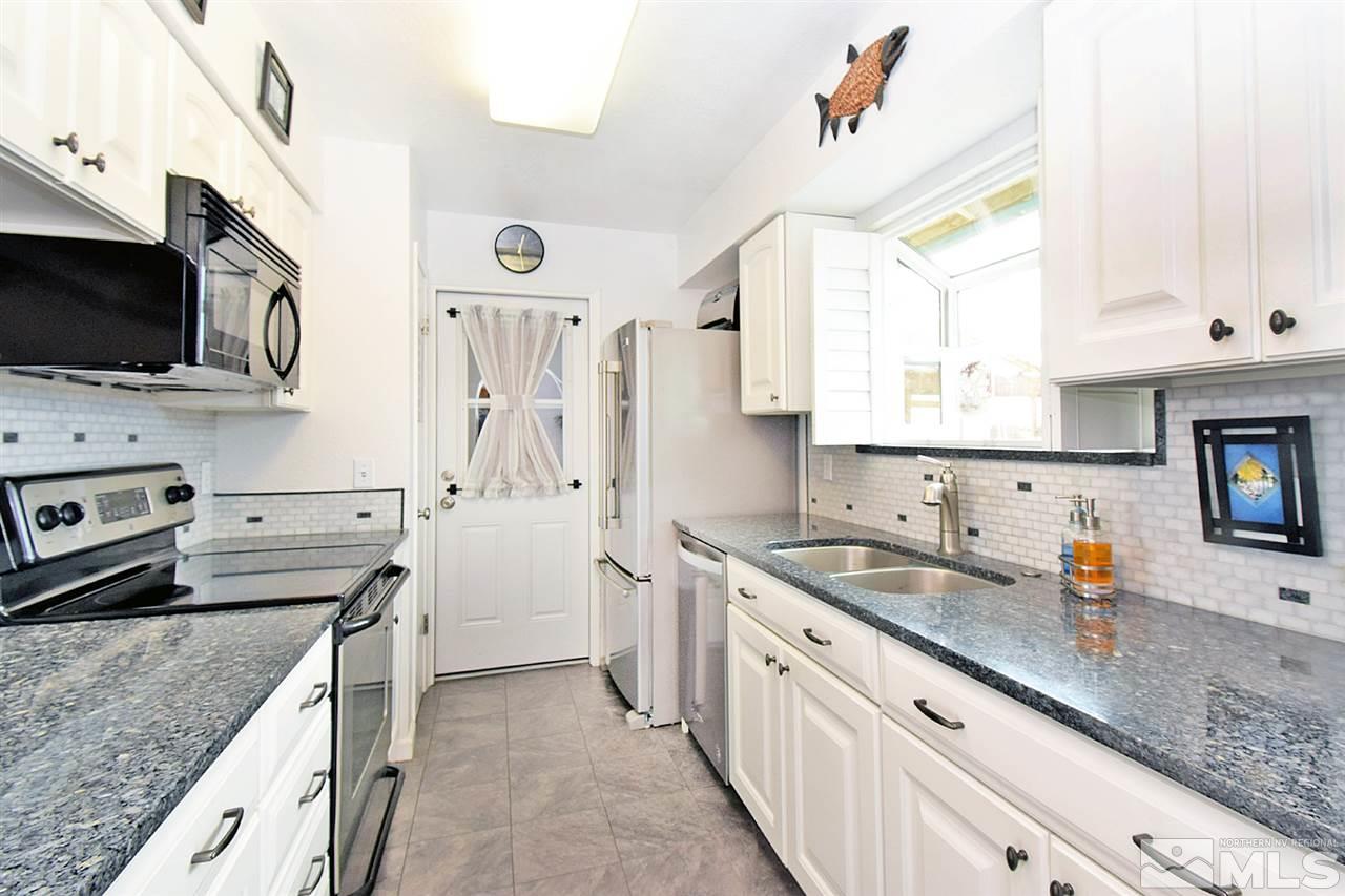 17580 Parrot Drive Reno, NV 89508 - Photo 8 of 38 Photo 8