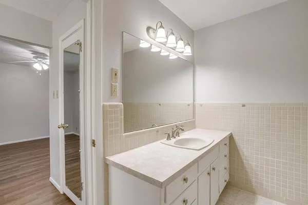 $2,050 | 1225 Crestwood Drive, Cleburne, TX 76033