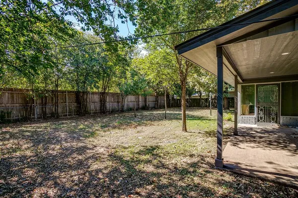 $2,050 | 1225 Crestwood Drive, Cleburne, TX 76033