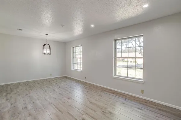 $2,050 | 1225 Crestwood Drive, Cleburne, TX 76033