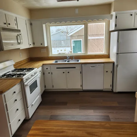 $189,900 | 719 Grand Avenue, Loves Park, IL 61111