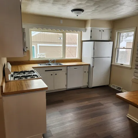 $189,900 | 719 Grand Avenue, Loves Park, IL 61111